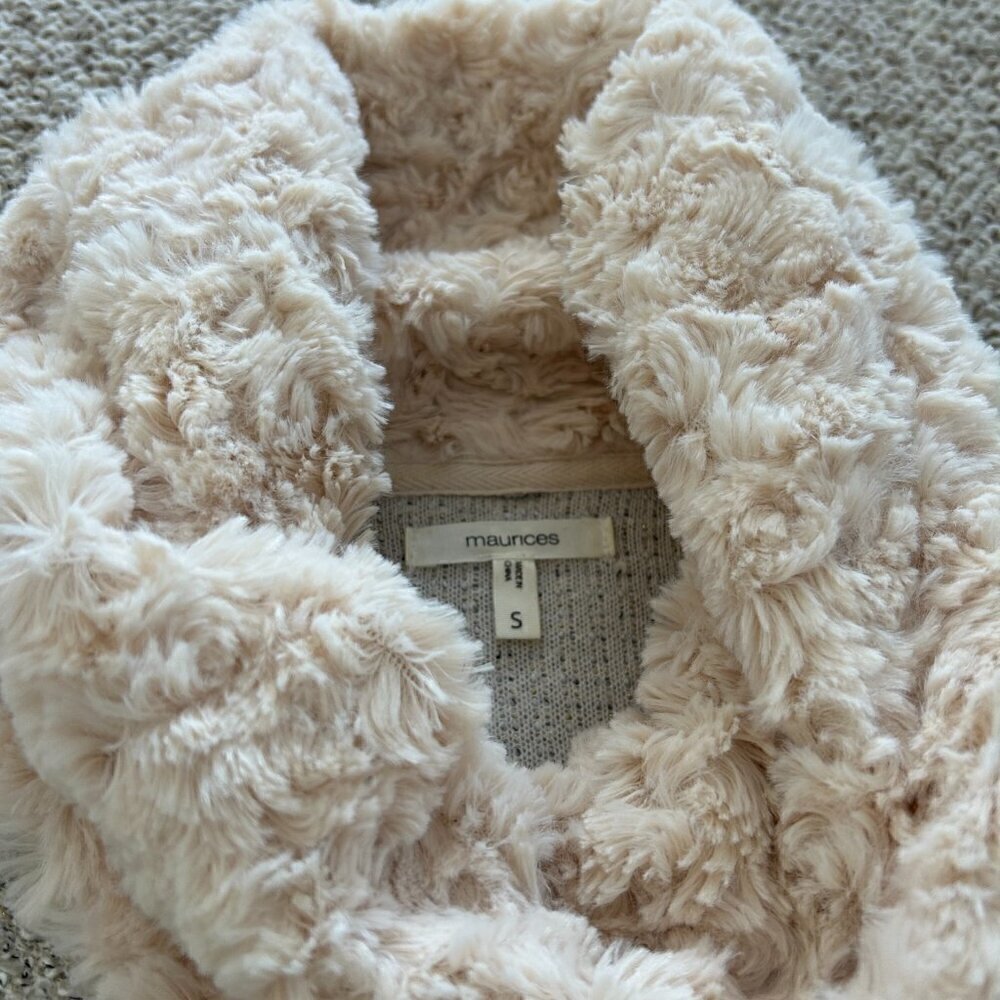 Maurices S Cream Boucle Sweater Fur Collar Cozy Winter - Picture 3 of 8